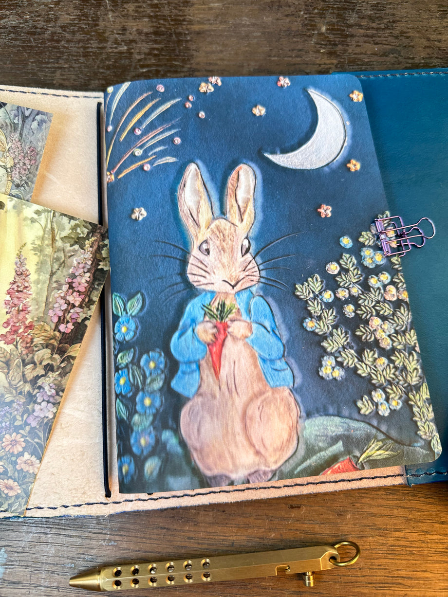 Carrot Rabbit メモ帳 A5 Extra Wide Midnight Bunnylove Journal – ElrohirLeather