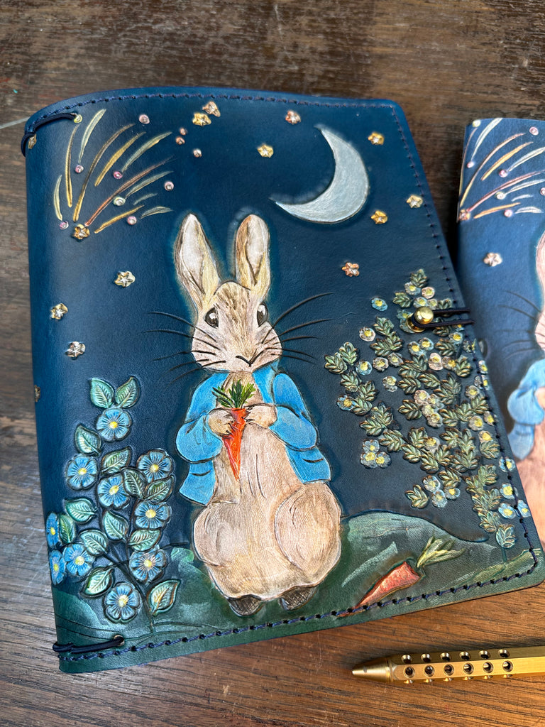 Carrot Rabbit メモ帳 A5 Extra Wide Midnight Bunnylove Journal – ElrohirLeather